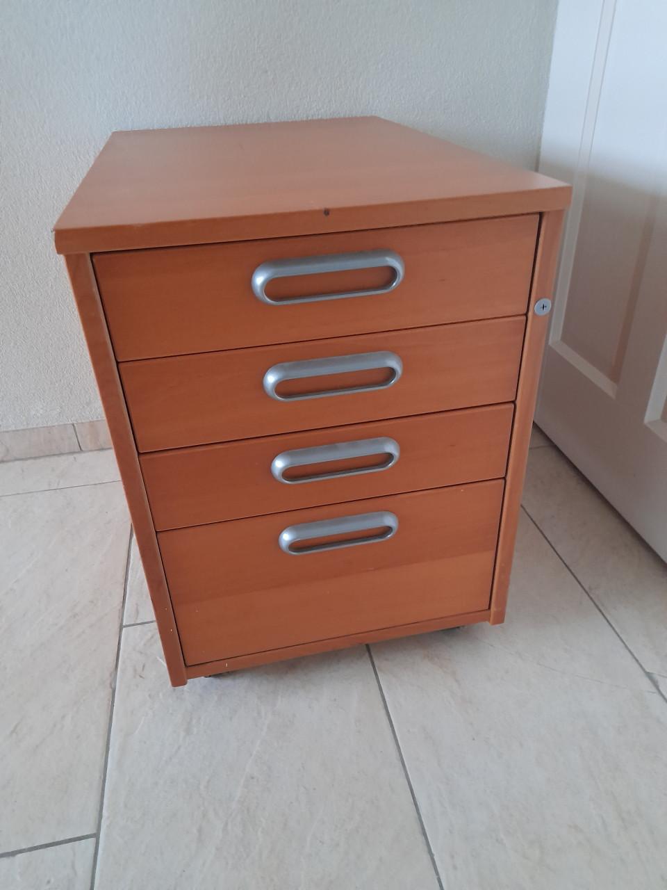 Ladenkast voor onder bureau (in goede nette staat )