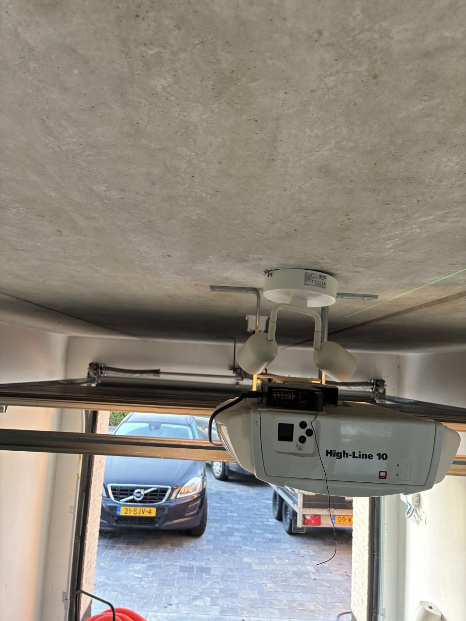 EDN sectionaaldeur zwart RAL 9005 – compleet met elektrische motor