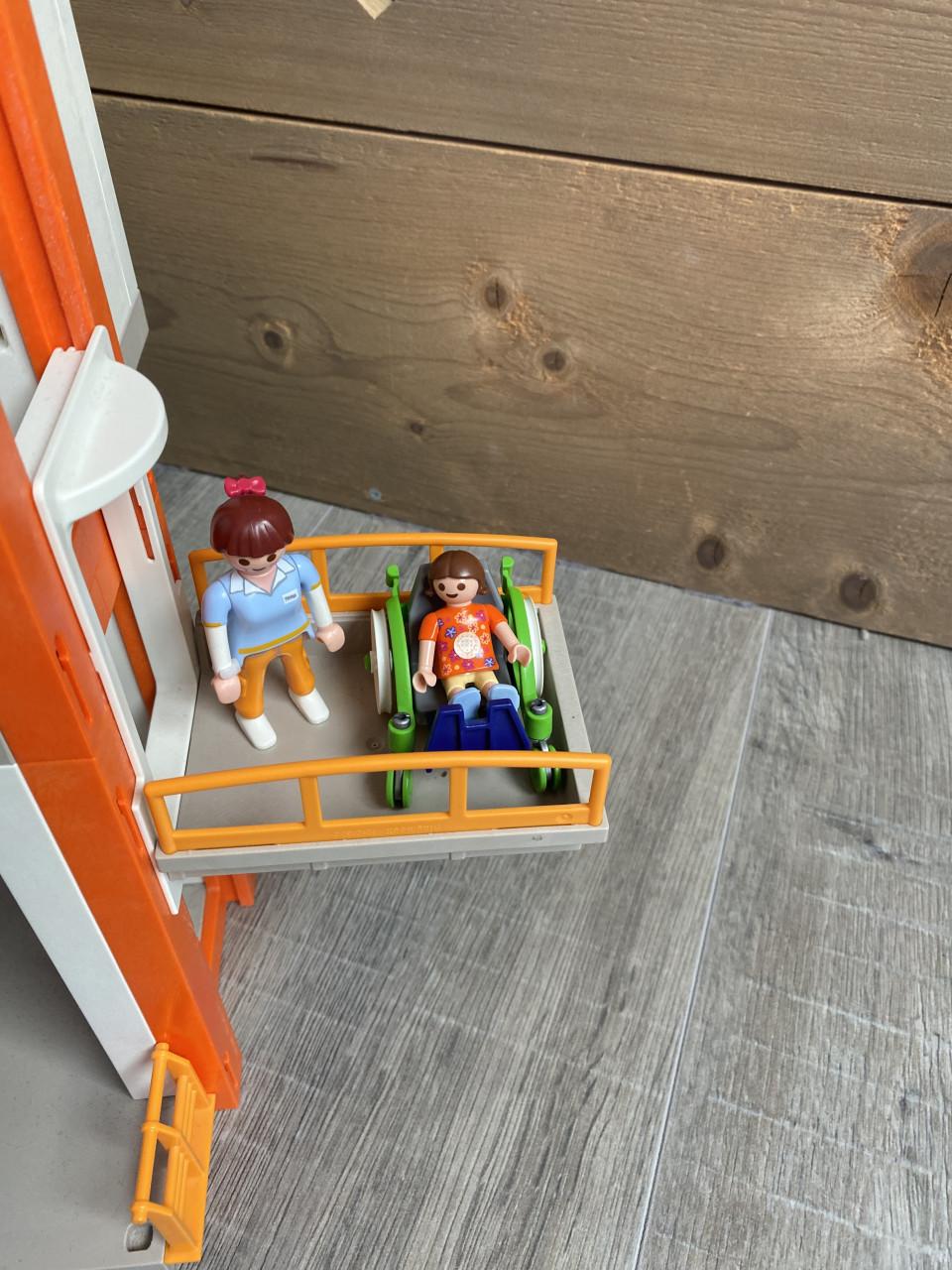 Playmobile ziekenhuis met ambulance