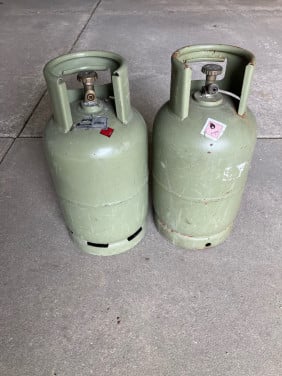 Twee gasflessen.