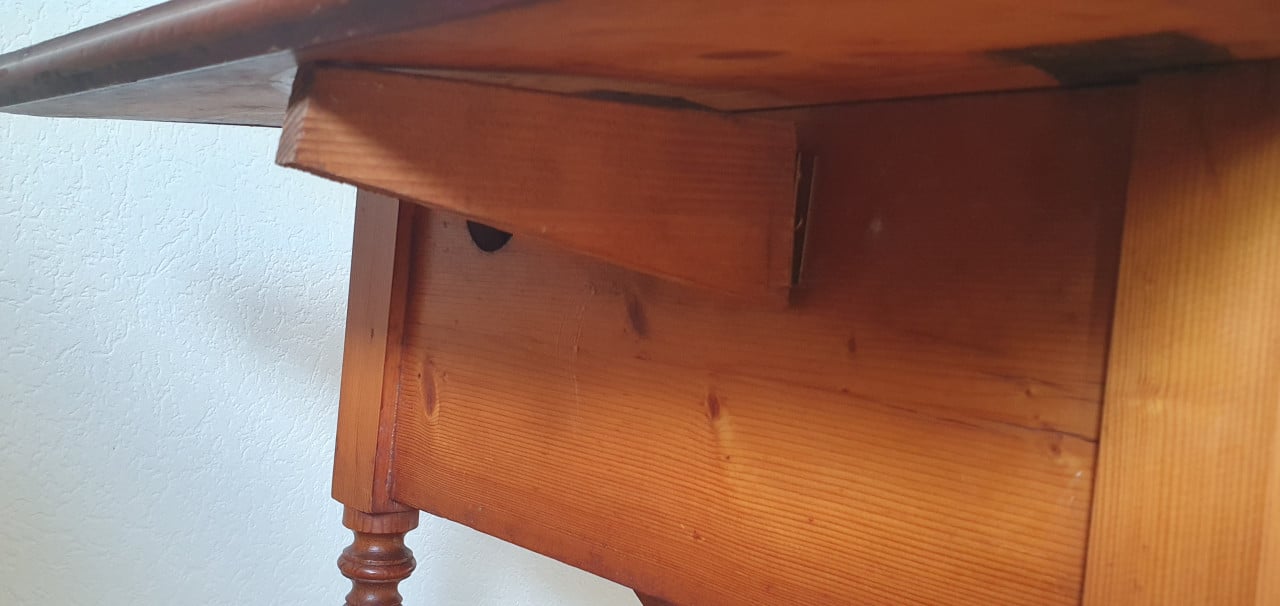 Antieke bijzet tafel type hangoor
