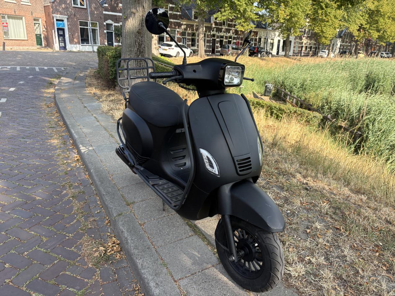 Senzo Rivalux S scooter