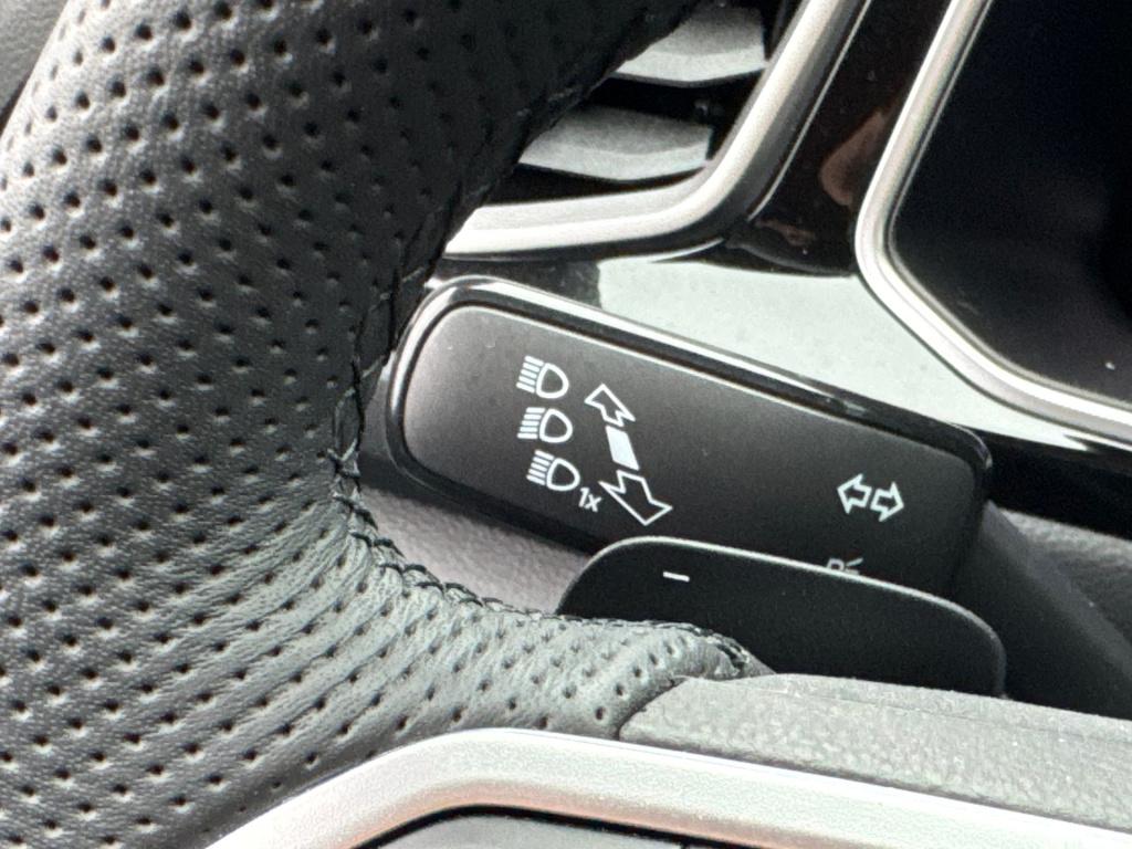 Volkswagen T-roc 1.5 tsi r-line edition * massage * carplay * trekhaak * ca