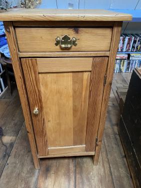 OUD Grenen nachtkastje