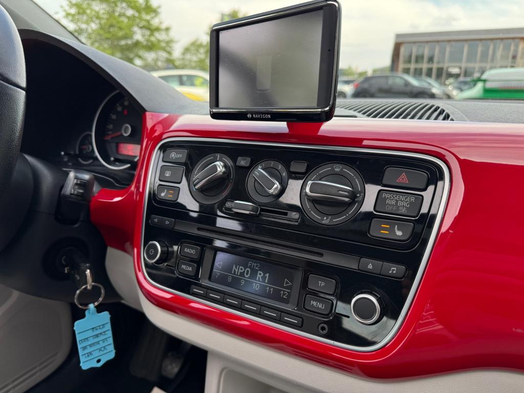 Volkswagen UP! 1.0 high up! * panoramadak * cruise control * stoelverwarmin