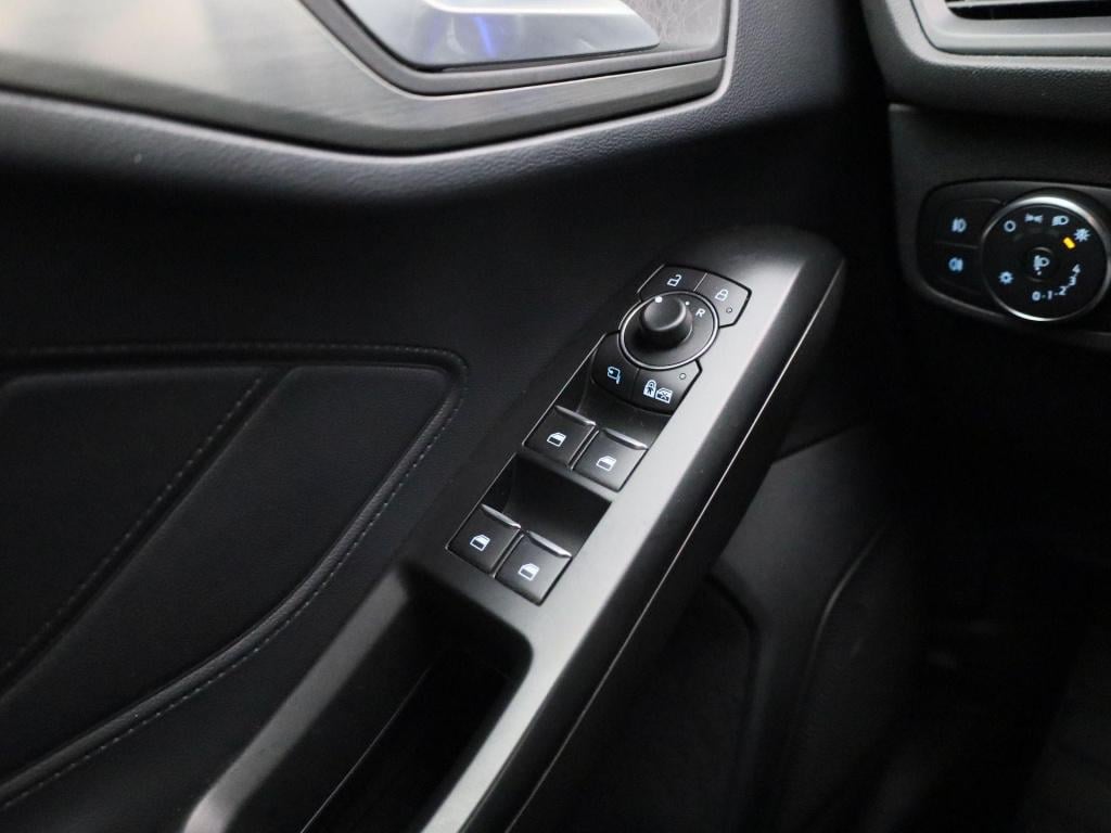 Ford Focus wagon 1.0 ecoboost hybrid titanium x business | lmv | parkeer se