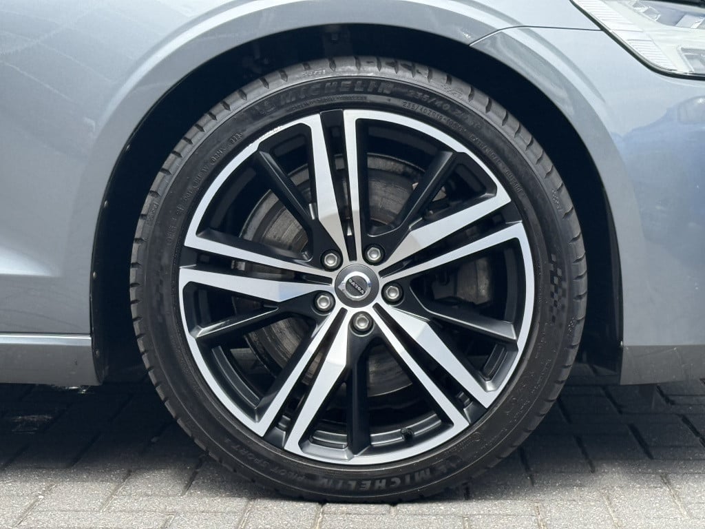 Volvo V60 t6 340pk recharge r-design| panodak| adap.cruise| 360camera| tre