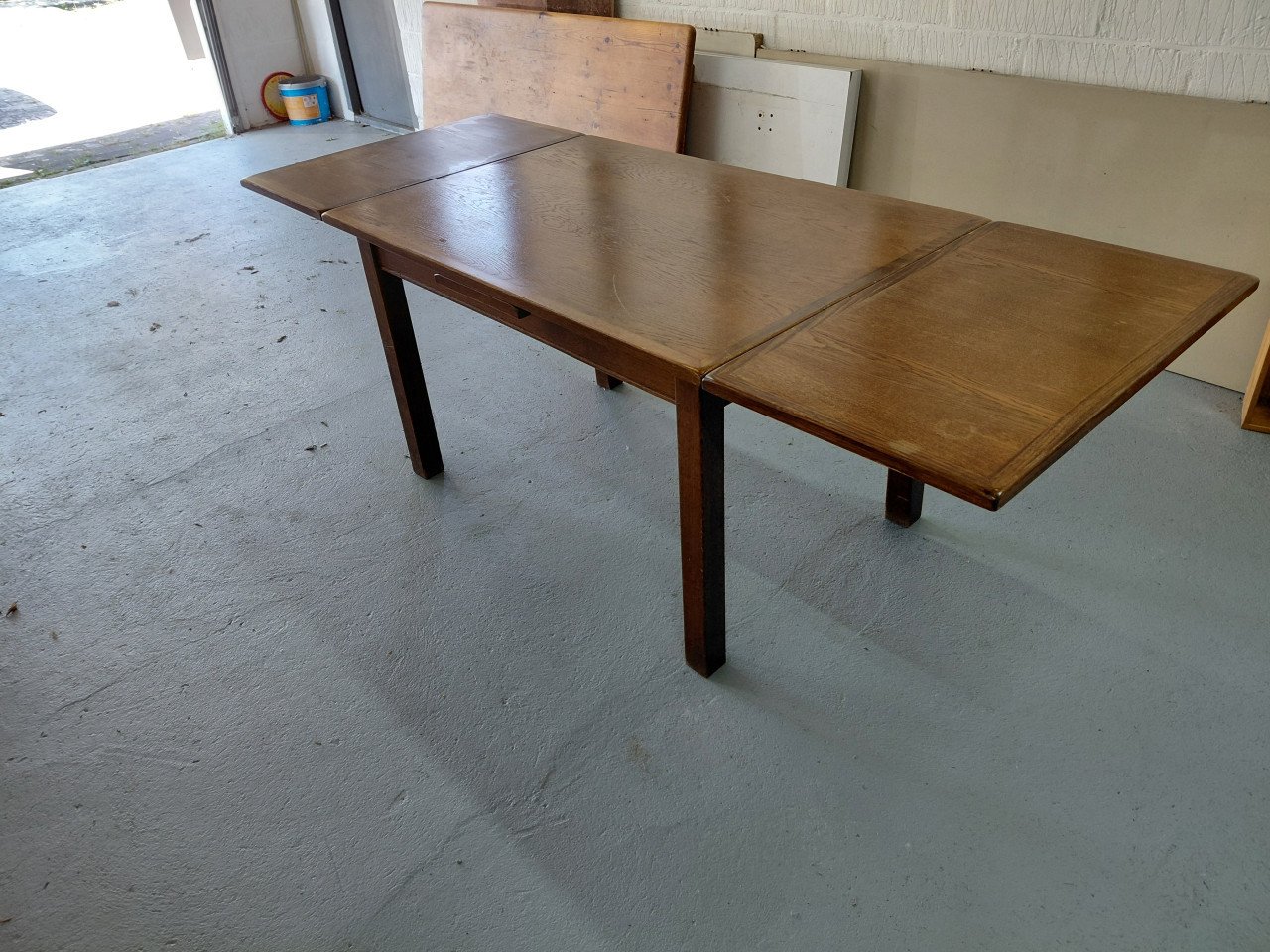 Uitschuifbare houten eettafel