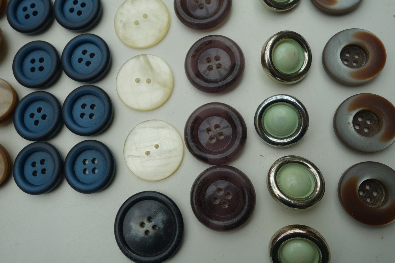 Assortiment van 50 unieke vintage knopen