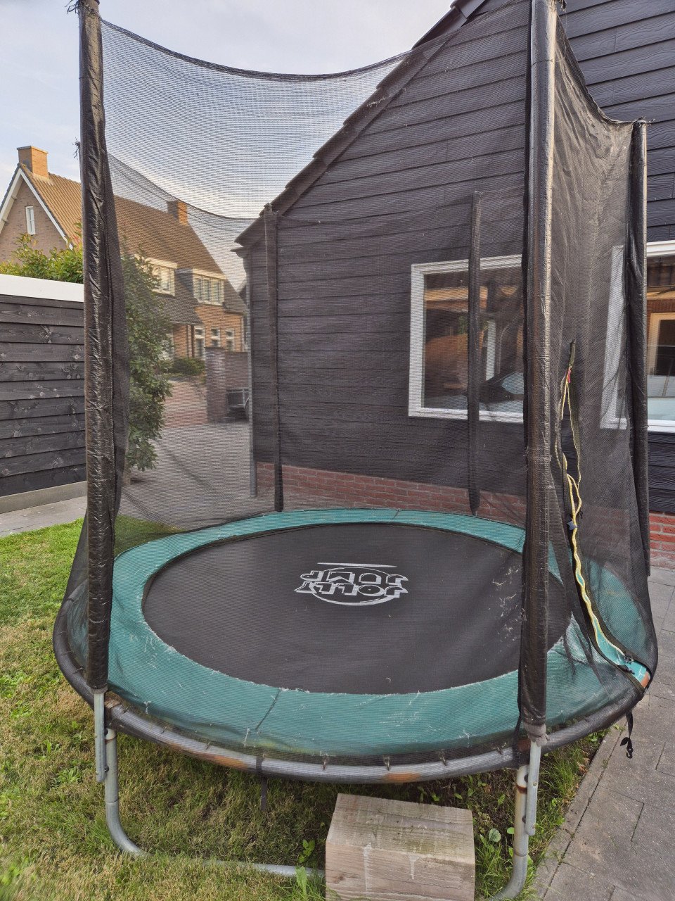 Trampoline