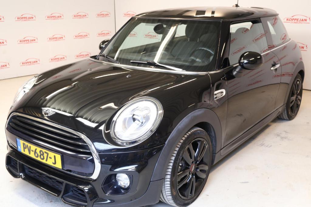 Mini Cooper 1.5 chili serious business nl auto, jcw in en exterieur, stoelv