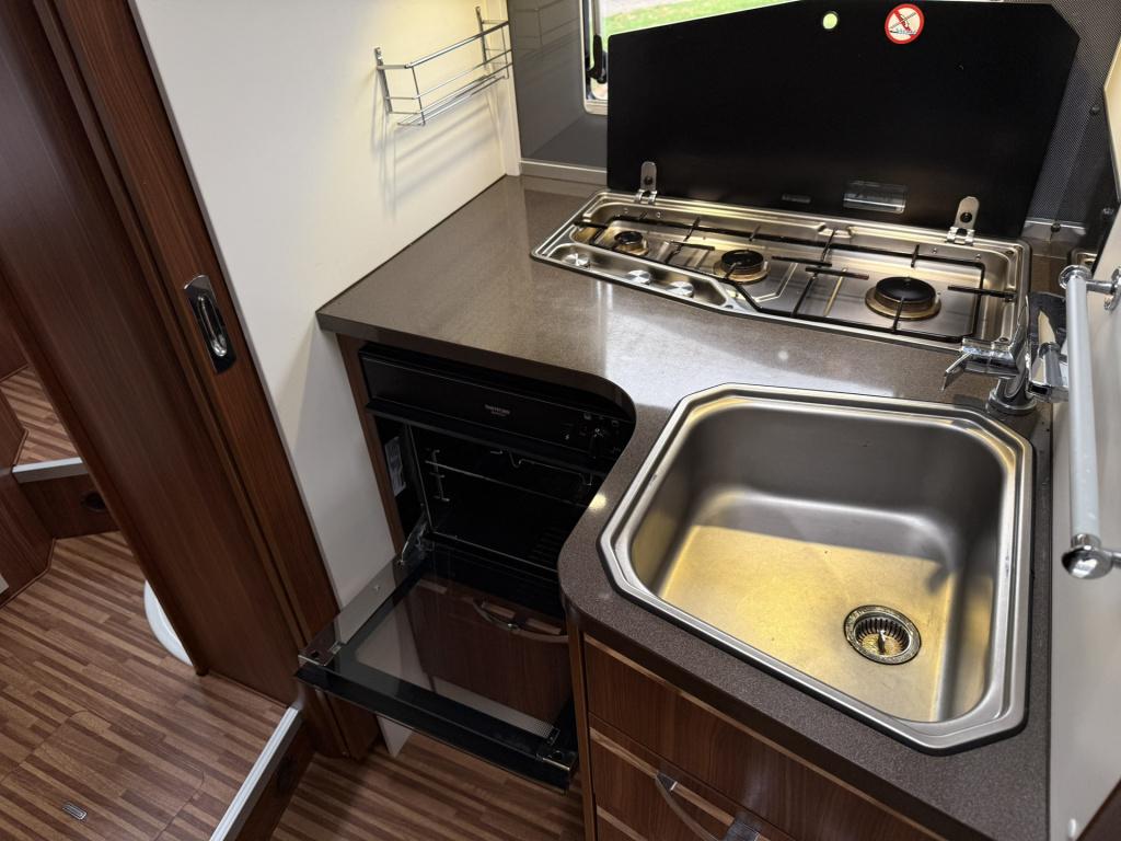 Adria Onbekend matrix m 670 sc