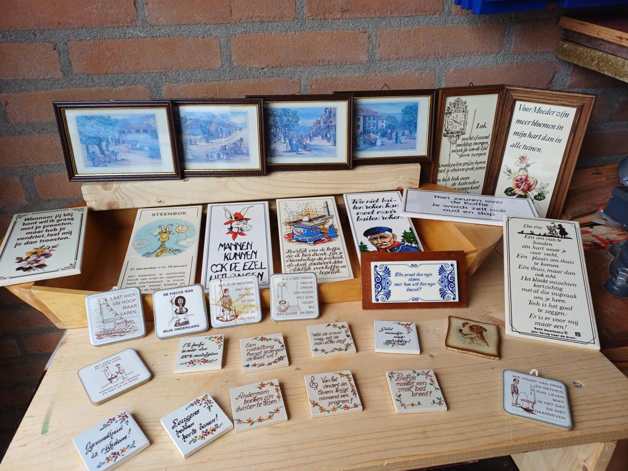 Antieke-Olielamp , Delfs-Blauwe Bordjes , Foto-Lijstjes  etc