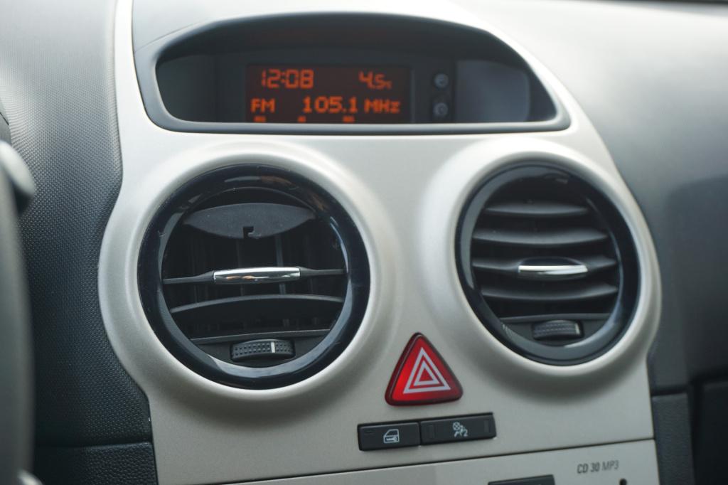 Opel Corsa 1.4-16v cosmo airco / elektr. ramen / lm velgen / nap