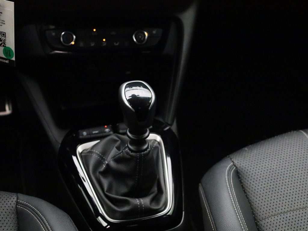 Opel Corsa 1.2 gs line | lage km stand! | lederpakket | navigatie | apple c