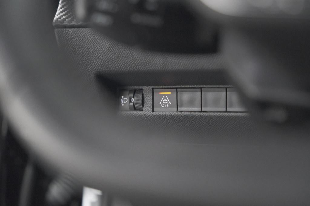 Peugeot 2008 puretech 130 active pack | trekhaak | camera | navigatie | par
