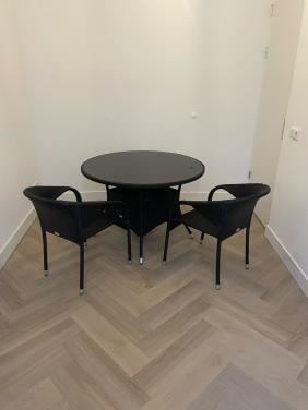 Tuintafel en tuinstoelen