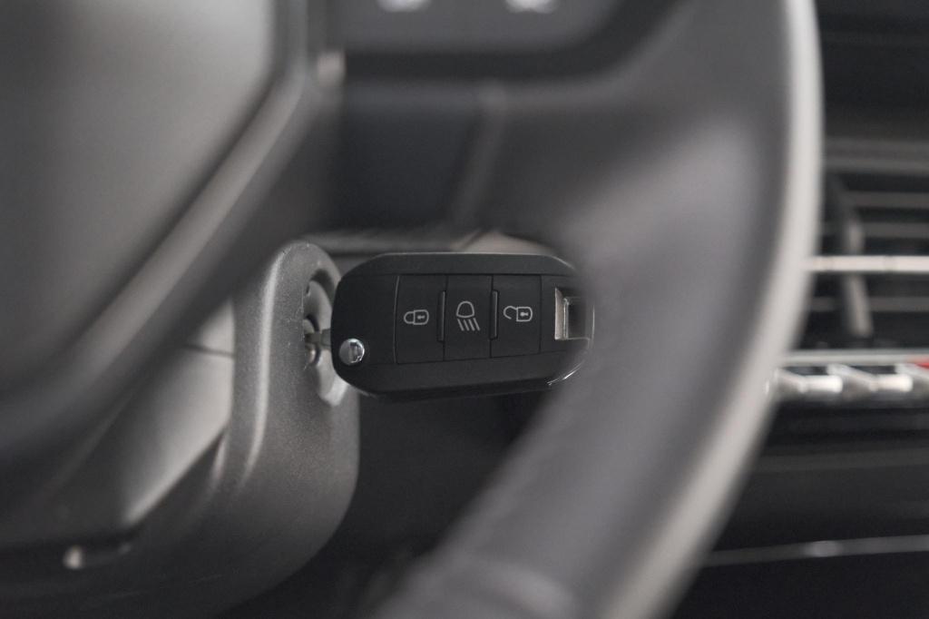Peugeot 208 1.2 hybrid 100 e-dcs6 allure | apple carplay | parkeersensoren 