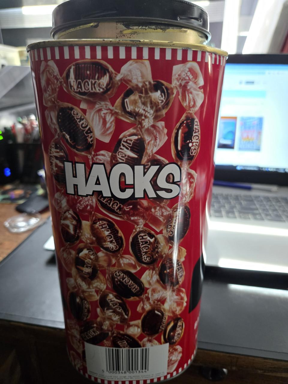 Groot vintage reclameblik van het merk Hacks voor keelpastilles. Leeg