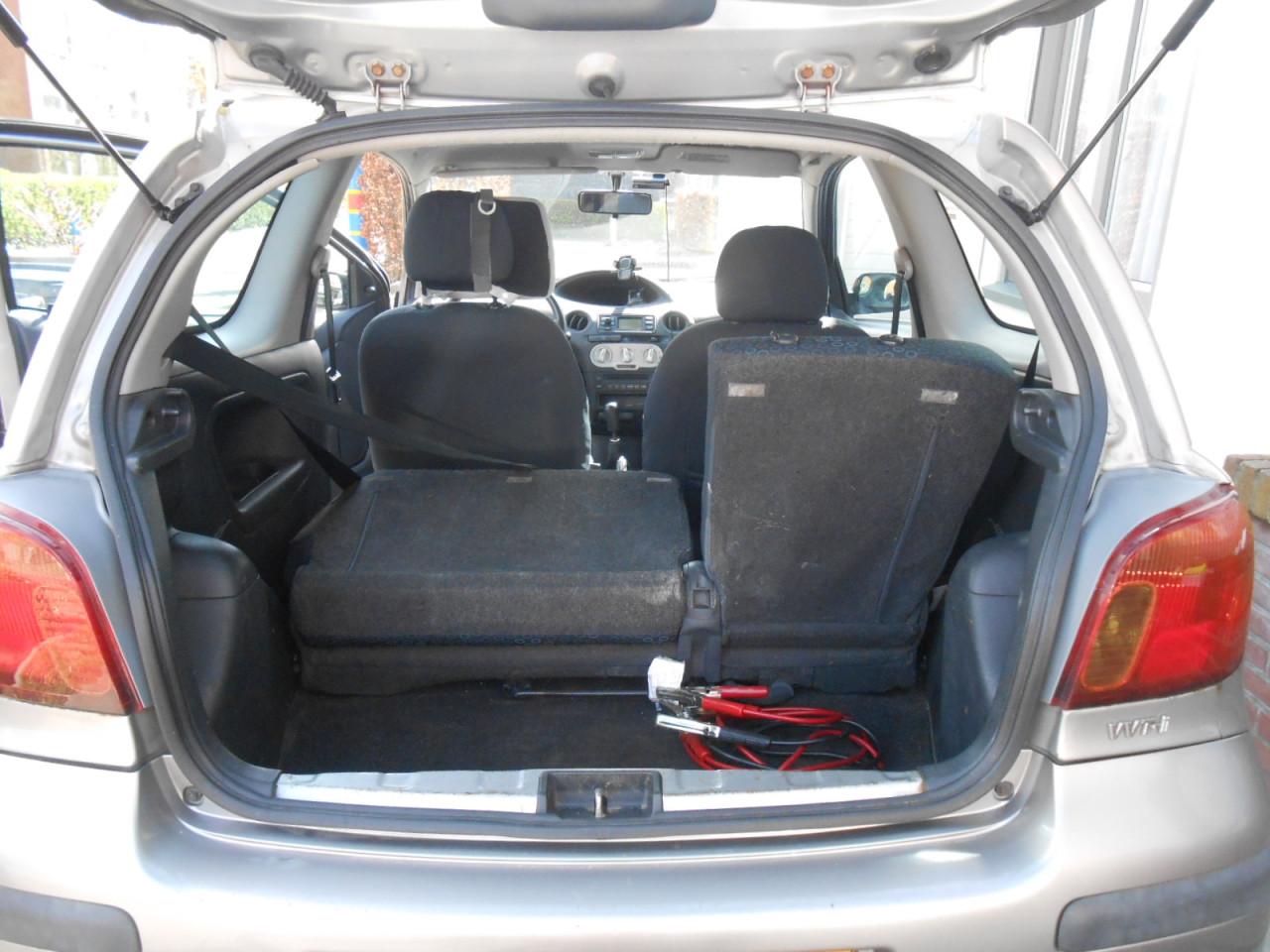 Toyoto Yaris VVT-i Luna uit 2003. APK tot 29-3-2027. Van particulier