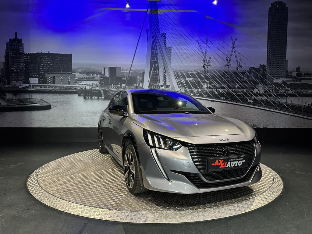 Peugeot 208 1.2 puretech gt *pano*camera*carplay*