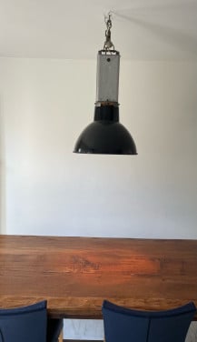 Oude industriële hanglamp uit de jaren ‘60. Merk “Mazda”. (koopje)