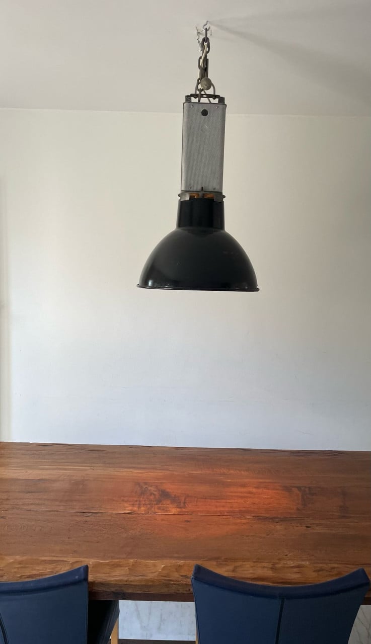 Oude industriële hanglamp uit de jaren ‘60. Merk “Mazda”. (koopje)