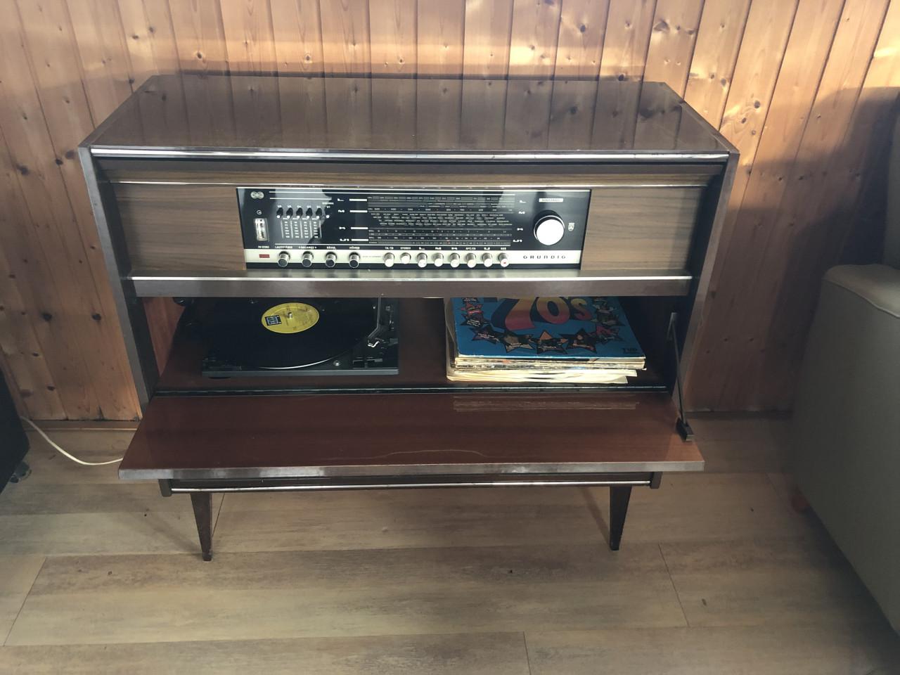 Radio grammofoonmeubel vintage merk Grundig