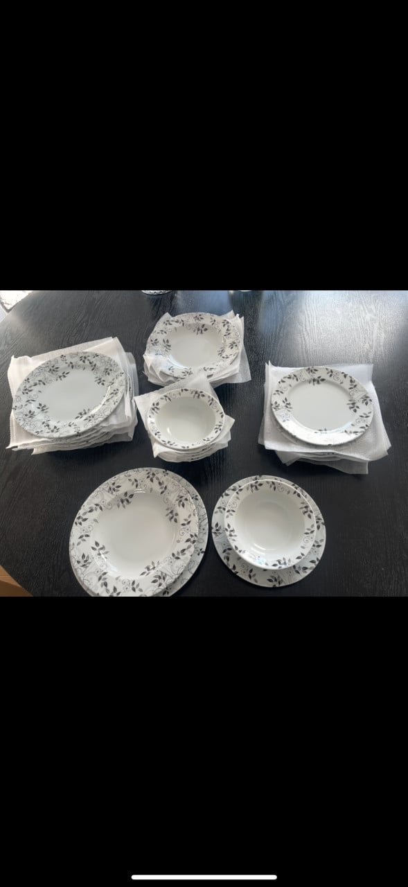 Compleet servies kutahya nieuw in doos 6 personen