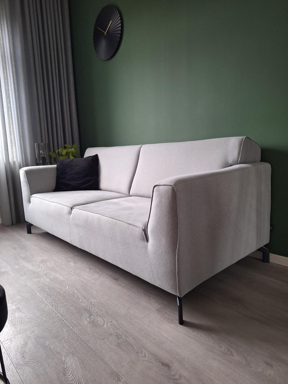 Bank 2,5 zits, Henders & Hazel Novara