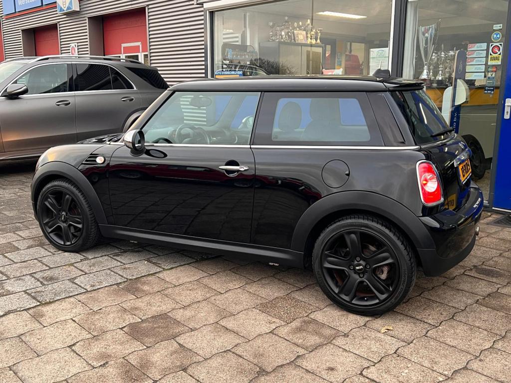 Mini Cooper mini 1.6 10 years ii, navigatie, leer, lm velgen enz...