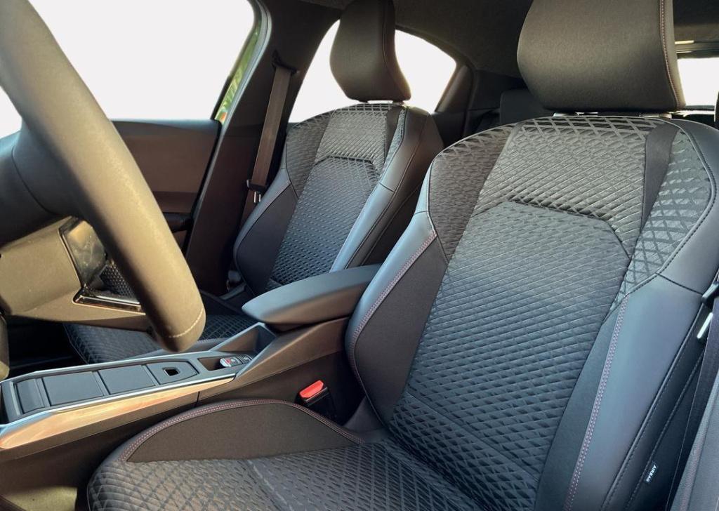 Renault Clio 1.8 hybrid 160 techno - demo