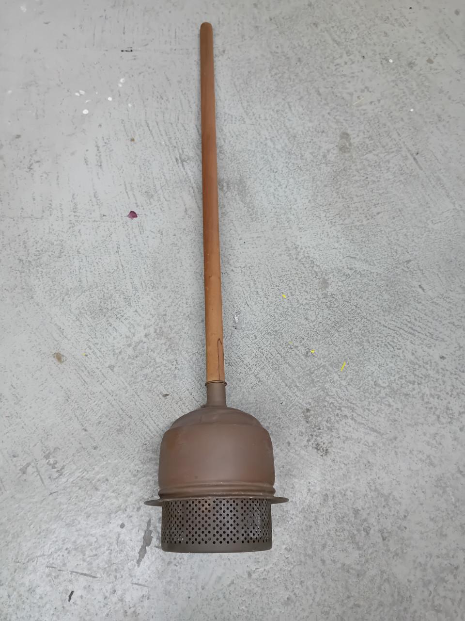 Antieke roodkoperen wasstamper met steel. (nieuw nog nooit gebruikt)