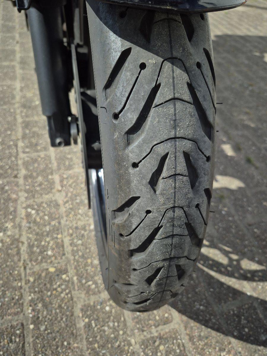 Suzuki VStrom DL650 abs uit 2011 met veel extra's