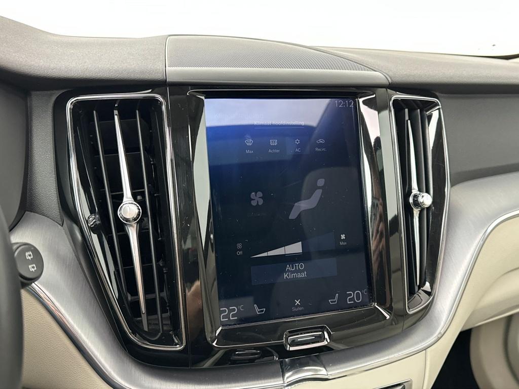 Volvo XC60 t8 390pk recharge momentum|