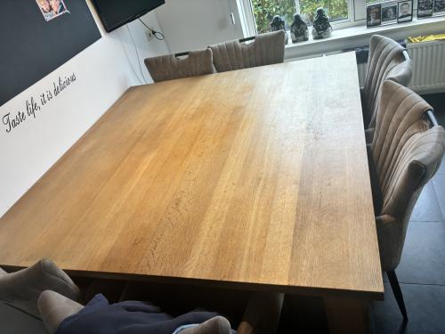 Grote solide vierkante tafel 160x160