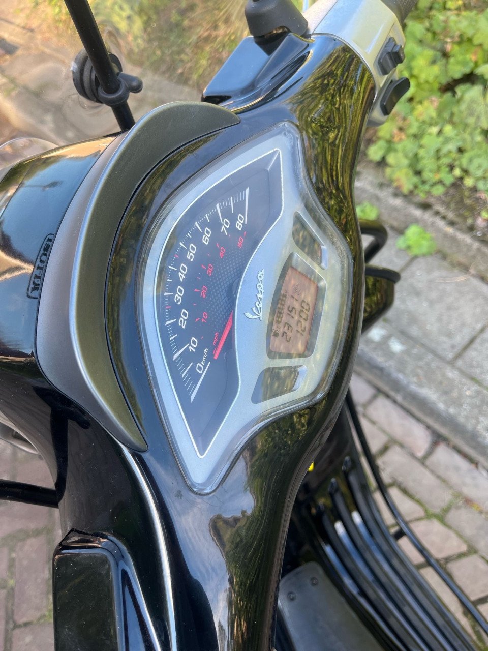 Vespa sprint blauw kenteken brommer scooter