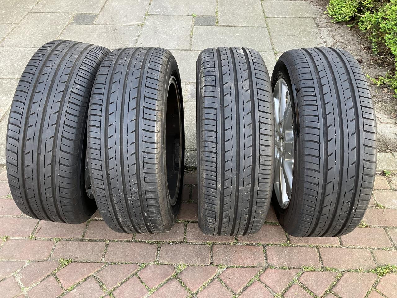 Winterbanden en originele velgen Toyota Avensis