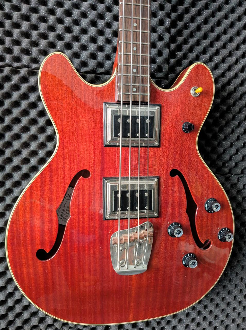 Guild Starfire 2 elektrische semi hollow-body basgitaar