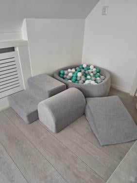 Complete speelset Meow Baby grijs! Ballenbak, klimkussens.