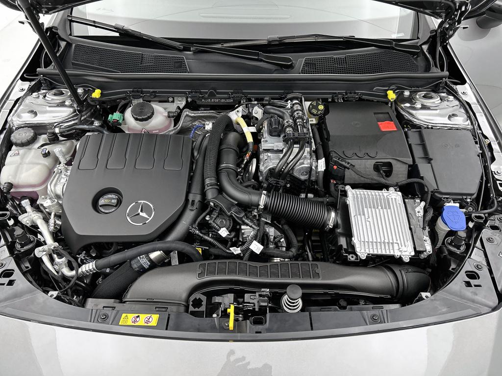 Mercedes-Benz Cla 250 e business solution amg | nightpakket | smartphone in