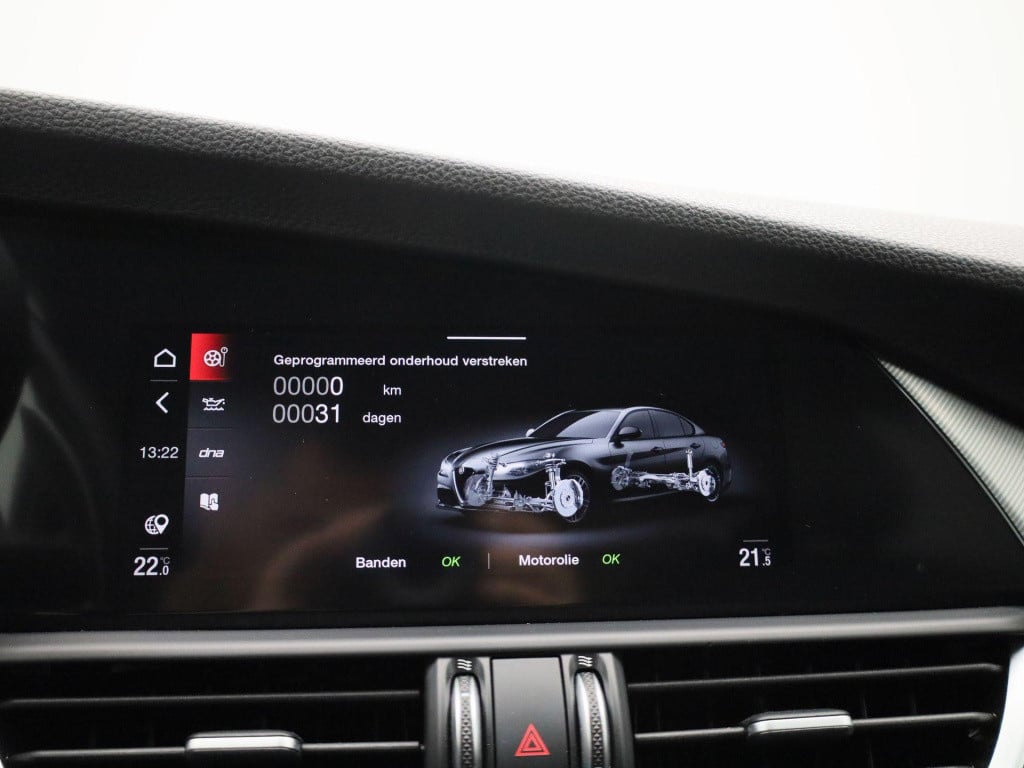 Alfa Romeo Giulia 2.0t sprint | lmv | automaat | parkeer sensoren | camera 