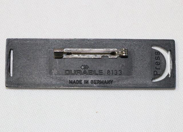 Badges Merk: Durable Met pin 17 x 67 mm Code: 8133 Per stuk: €.1,00 Totaal