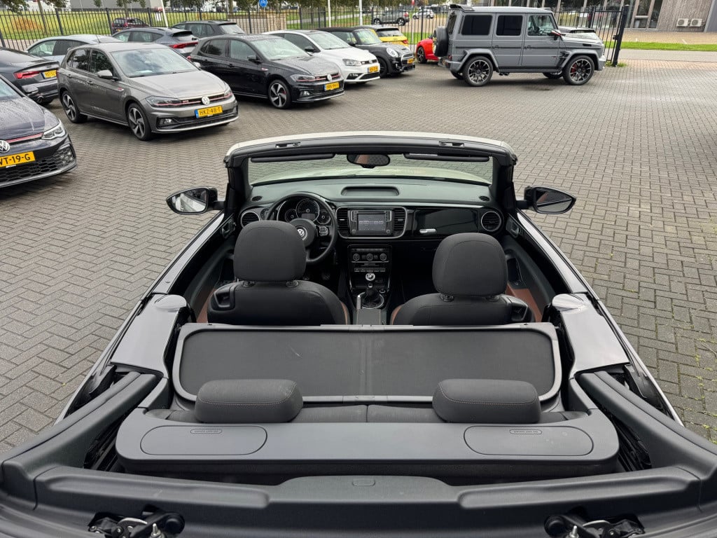 Volkswagen New Beetle cabriolet 2.0 tdi r-line * led * camera * 20 inch