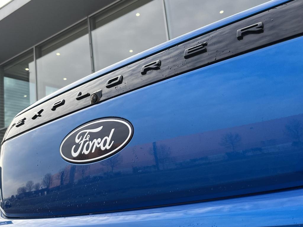 Ford Explorer premium extended range rwd 77 kwh | panoramadak | climate con