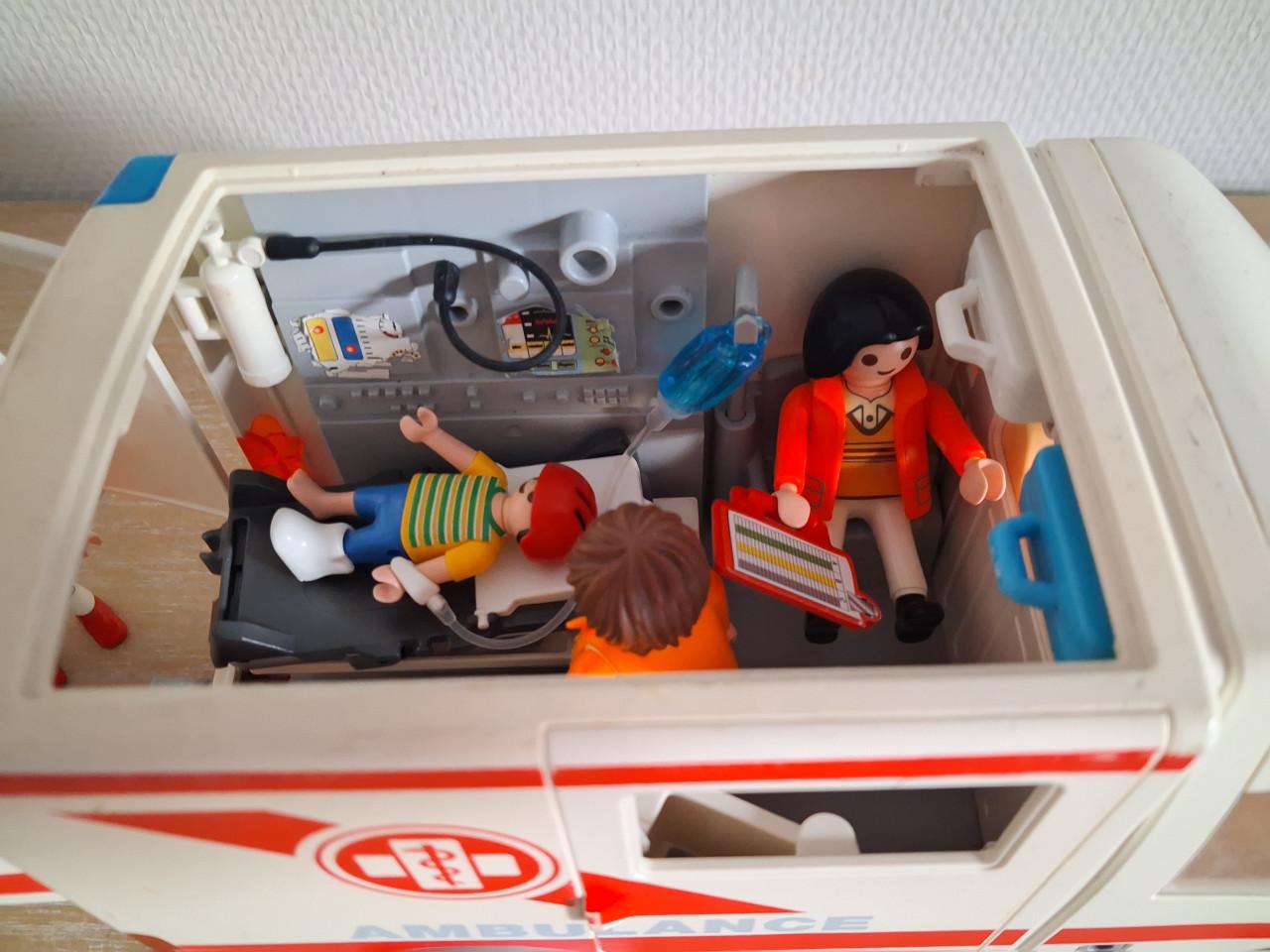 Playmobil ziekenauto met brancard, zwaailicht set 4221