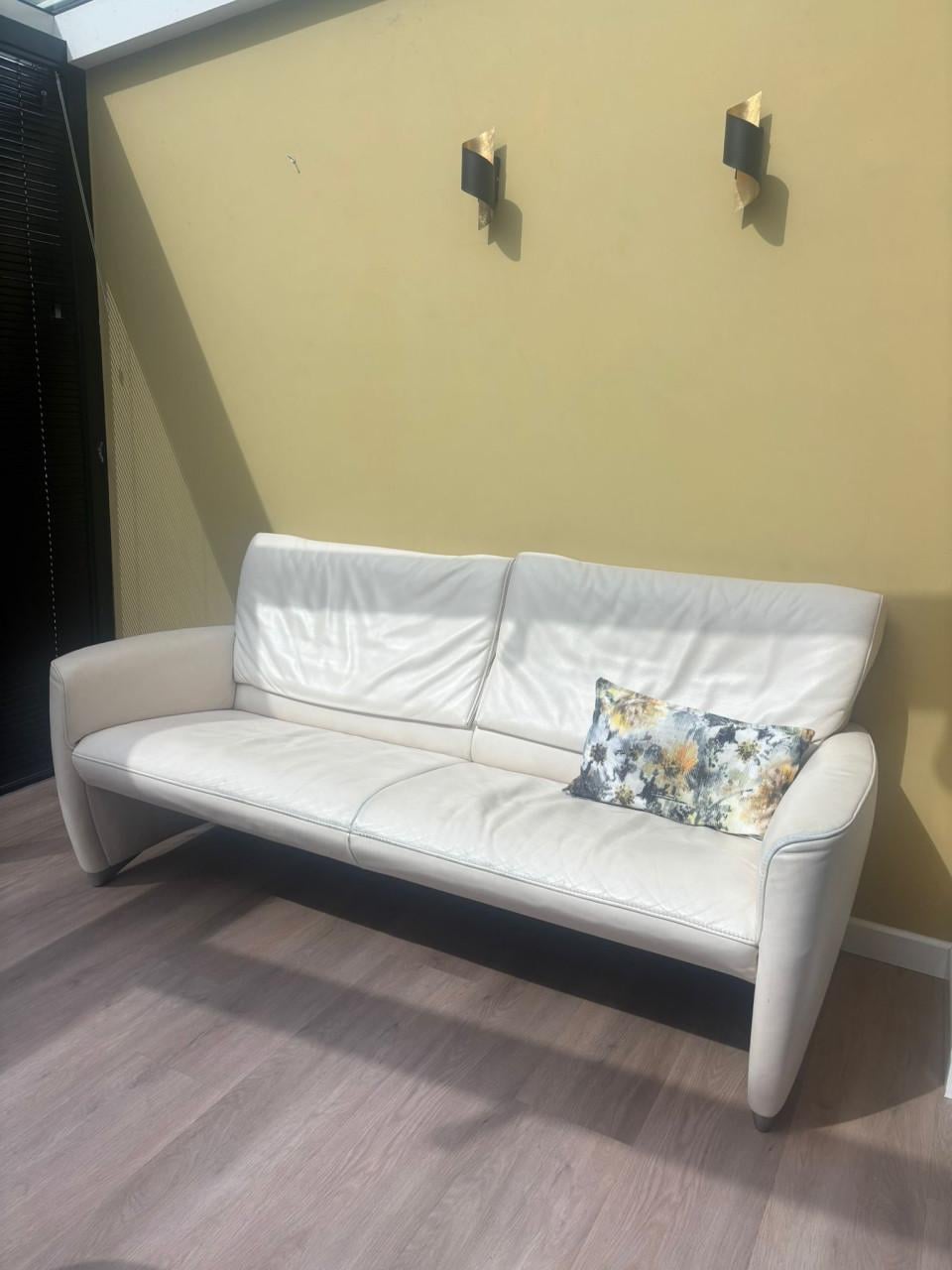 Lederen bank van het merk Jori