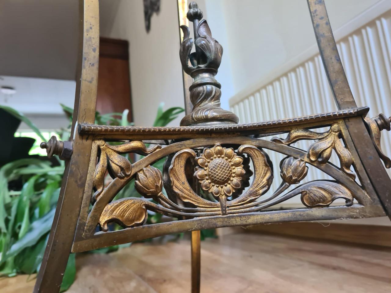 Antieke bloempot art nouveau
