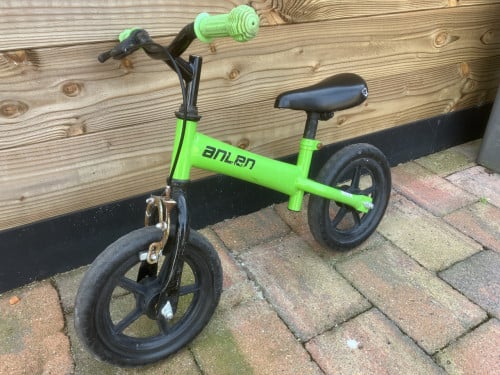 Groene loopfiets met rem