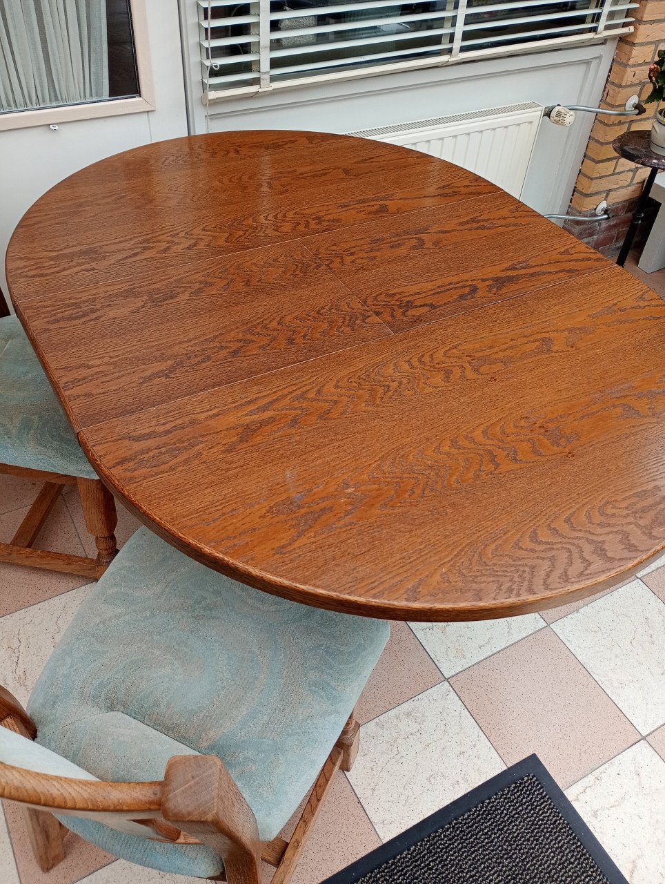 Eiken tafel met 4 stoelen. (gratis afhalen)